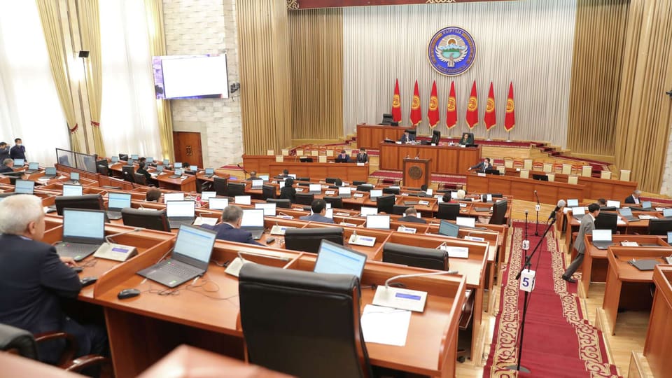 Qırğızıstanda uşaqların seçki kampaniyasında iştirakı qadağan edilib