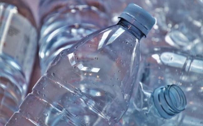 Gürcüstanda əksər içkilərin plastik butulkalarda satışı qadağan ediləcək