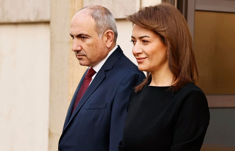 Anna Hakobyan Paşinyanla vətəndaş nikahının bitdiyini elan edib