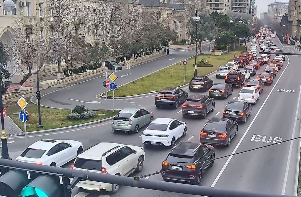 Hazırda Bakıda sıxlıq müşahidə olunan yollar açıqlanıb