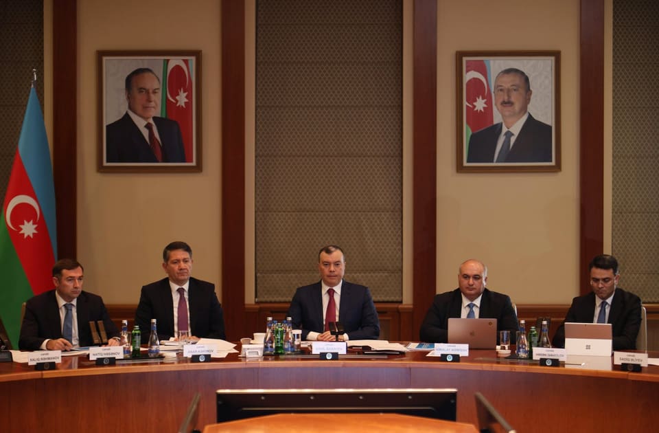 Kollegiya iclasında dövlət borcunun idarə olunması və hüquqi aktların hazırlanması və icrası müzakirə olunub