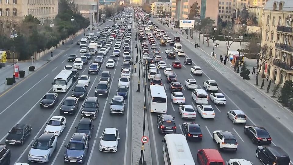 Bakıda hazırda sıxlıq müşahidə olunan yollar açıqlanıb 