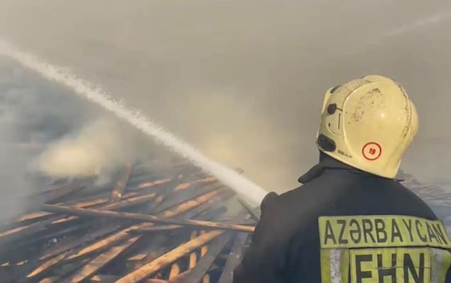 Nərimanovda yaşayış binasında yanğın baş verib