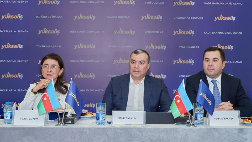 Sahil Babayev “Yüksəliş” müsabiqəsinin qalibləri ilə görüşüb