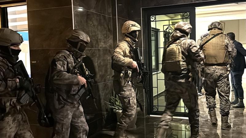 İstanbulda terror cəhdi törətməyə çalışan  dörd nəfər  saxlanılıb