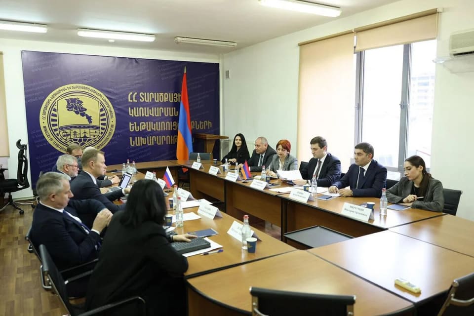 Ermənistan Rusiya ilə dəmir yolu infrastrukturunu müzakirə edib