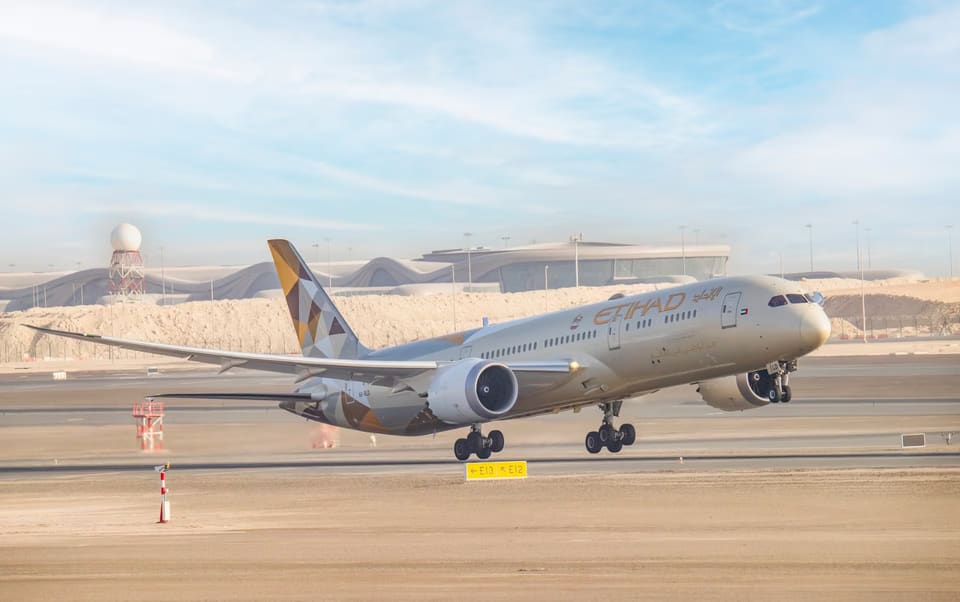 "Etihad Airways" aviaşirkəti Əbu-Dabiyə uçuşların dayandırılması vaxtını uzadıb
