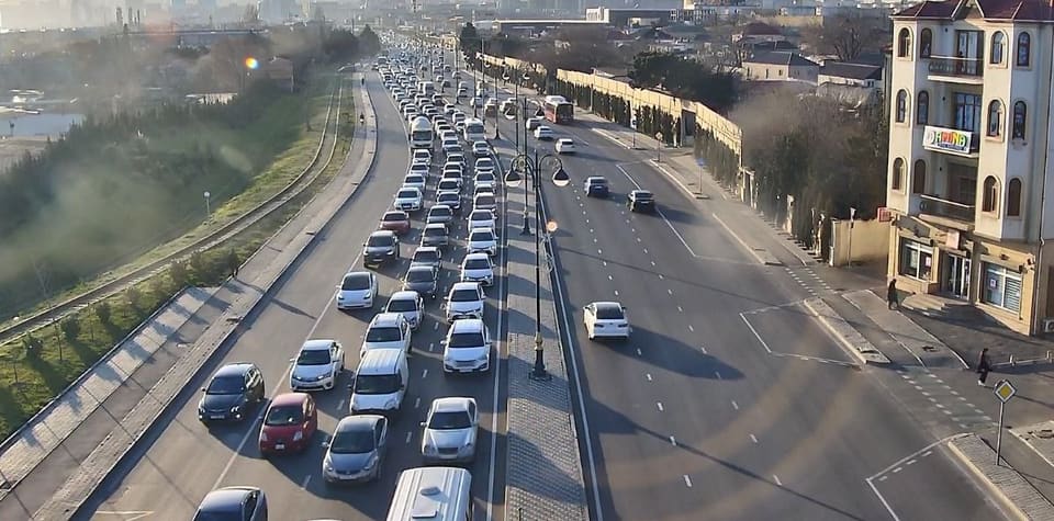 Bakıda hazırda sıxlıq müşahidə olunan yollar açıqlanıb 