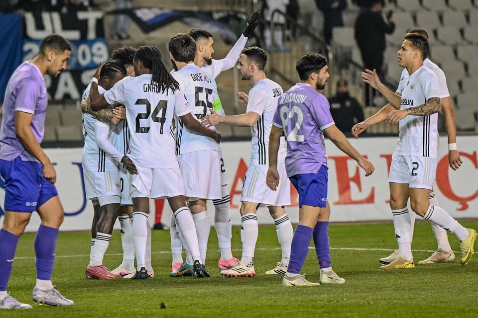"Qarabağ" "Neftçi"nin rekordunu təkrarladı