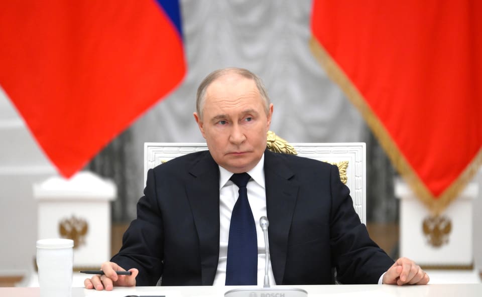 Putin İranın yeni ali liderini təbrik edib