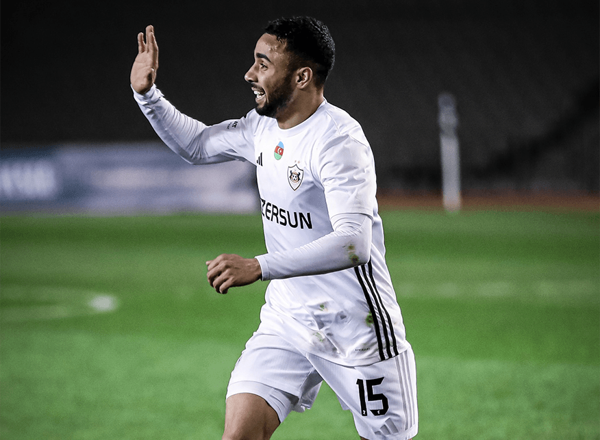 "Qarabağ"ın futbolçusu yubiley qoluna imza atıb 