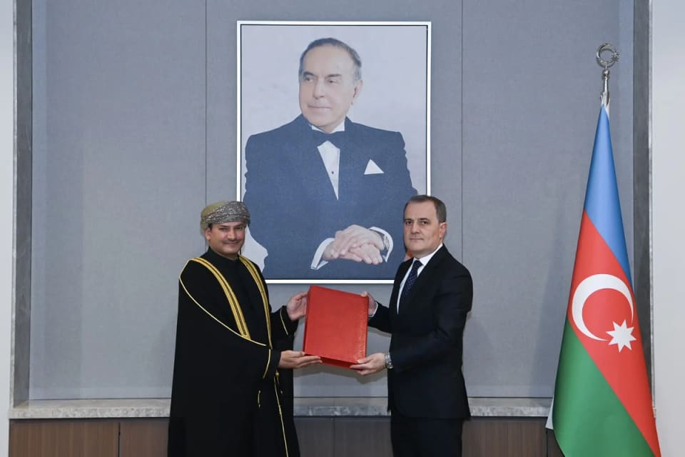 Ceyhun Bayramov Oman Sultanlığının ölkəmizə təyin edilmiş qeyri-rezident səfirini qəbul edib