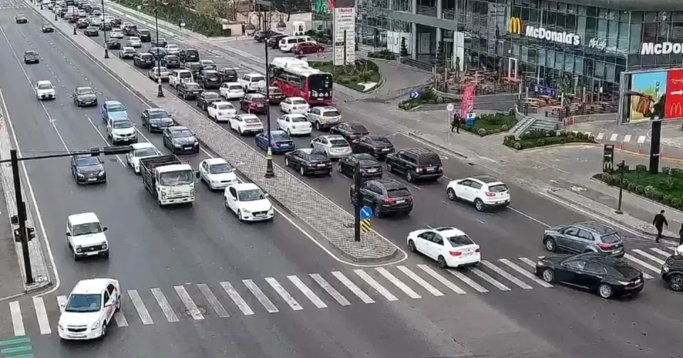 Hazırda Bakıda sıxlıq müşahidə olunan yollar açıqlanıb