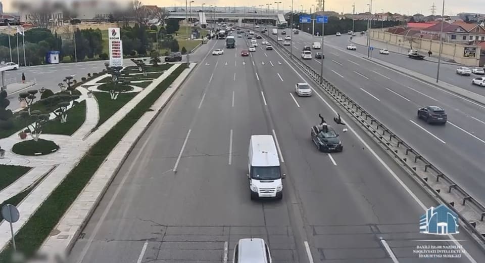 Aeroport şosesində iki piyadanın vurulması ilə nəticələnən yol-nəqliyyat hadisəsi baş verib - VİDEO