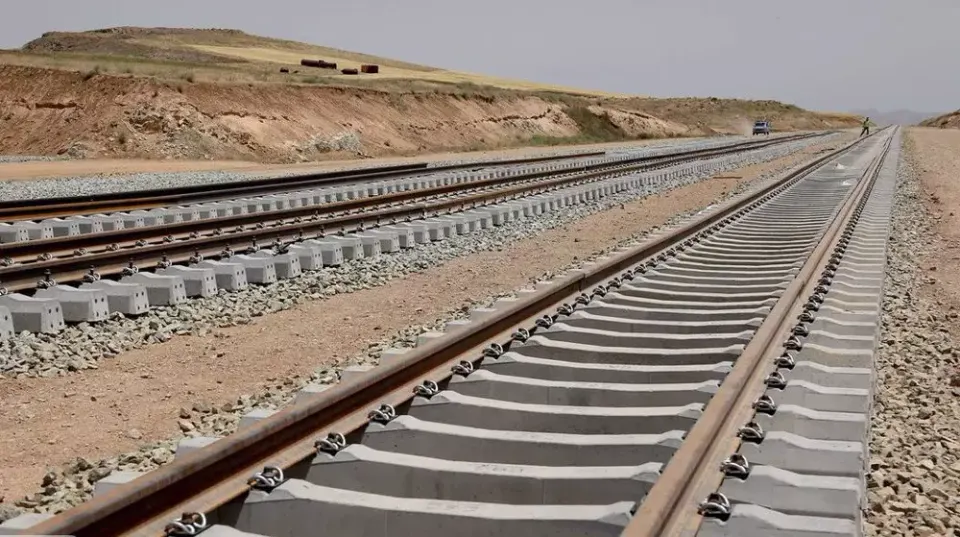 ADY: Naxçıvan MR-də dəmir yolu xəttinin yenidən qurulması davam edir
