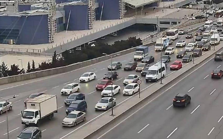 Hazırda Bakıda sıxlıq müşahidə olunan yollar açıqlanıb