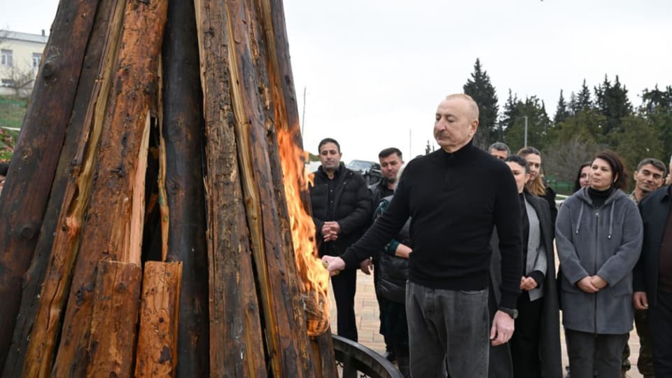 Prezident Xanoba sakinləri ilə birlikdə Novruz tonqalını alovlandırıb - FOTOLAR