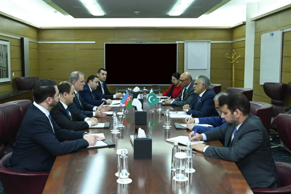 Azərbaycan və Pakistan XİN rəhbərləri regional təhlükəsizliyi müzakirə ediblər