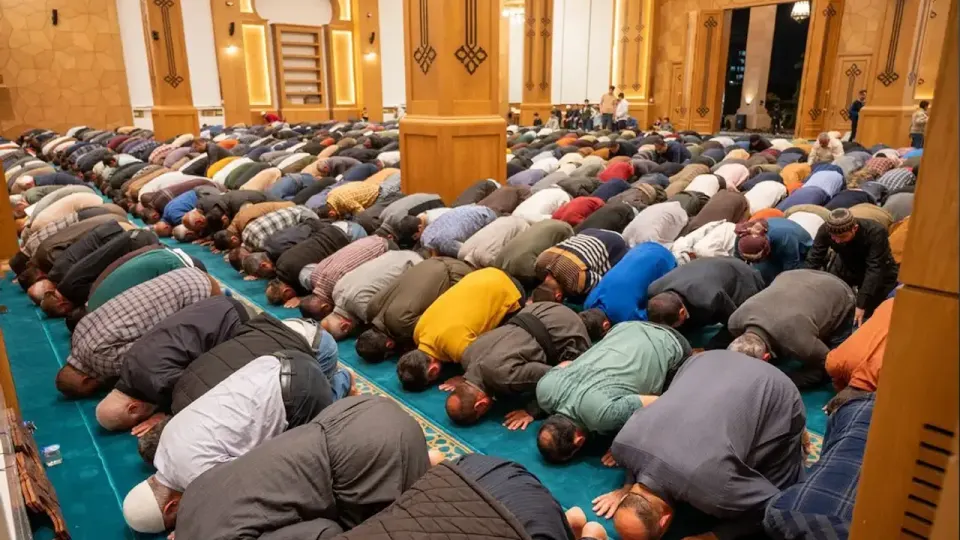 Ramazan bayramı ilə əlaqədar bayram namazı qılınıb