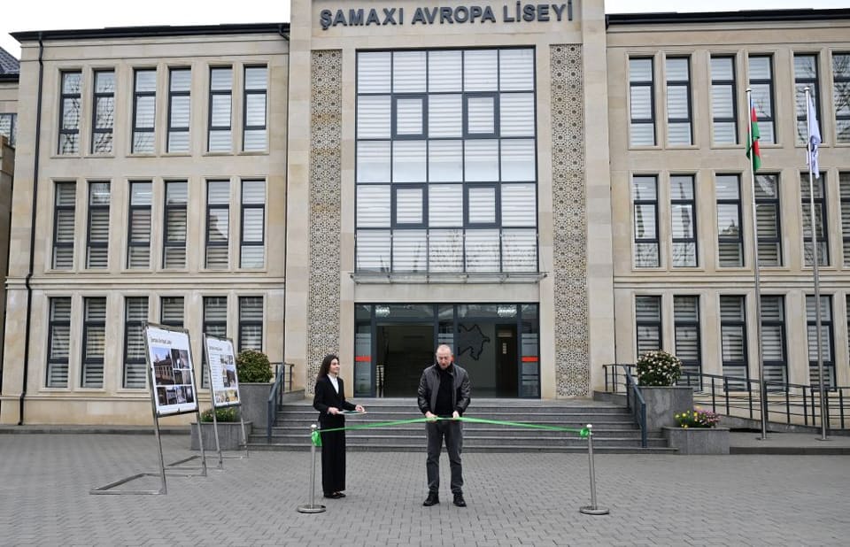 Prezident İlham Əliyev Şamaxı Avropa liseyinin yeni binasının açılışında iştirak edib