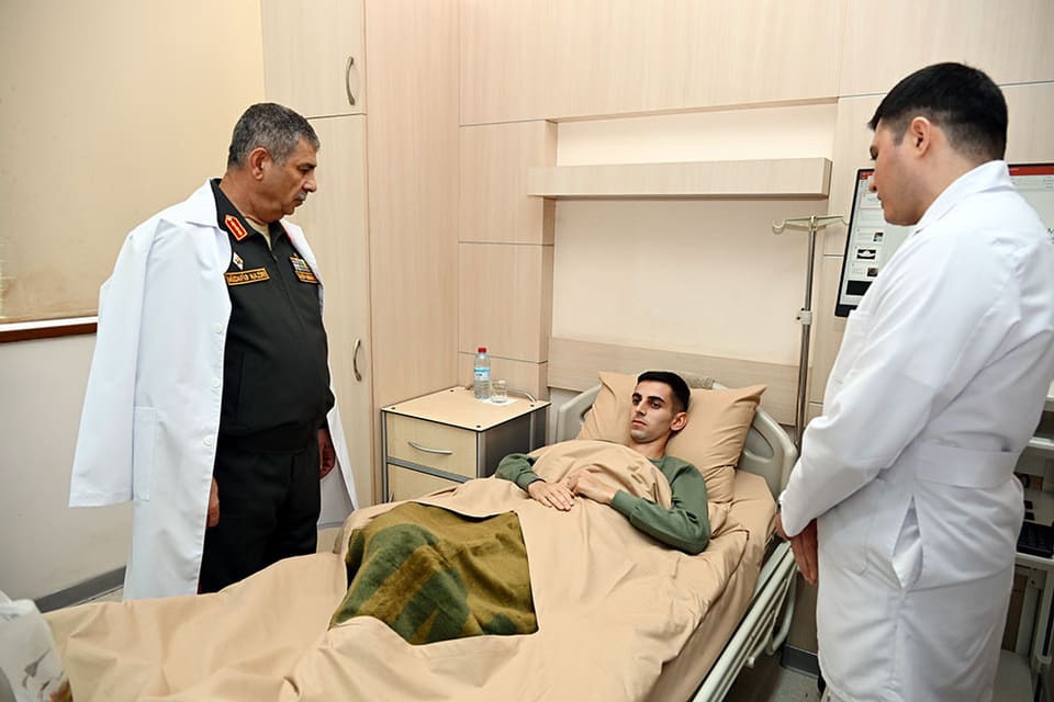 Müdafiə Nazirliyinin rəhbərliyi hərbi hospitalda olub