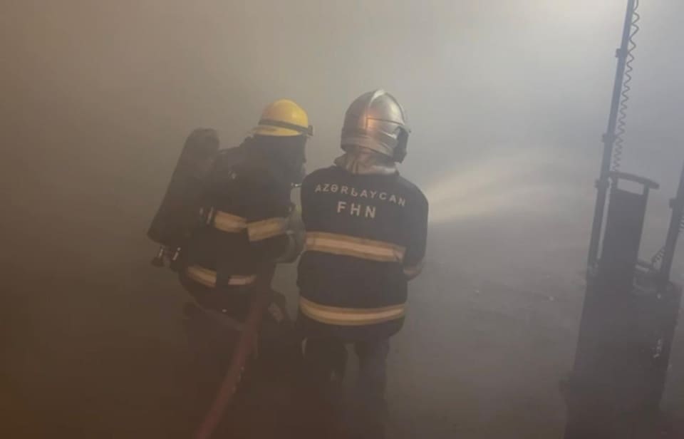 Binəqədidə anbarda baş verən yanğın məhdudlaşdırılıb - YENİLƏNİB 3- FOTOLAR
