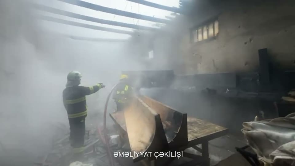 Sumqayıtda mebel sexi yanıb