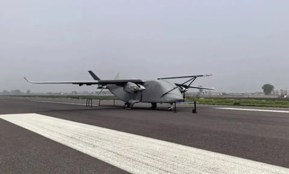 Çində ən böyük yük dronlarından biri ilk uçuşunu başa vurub