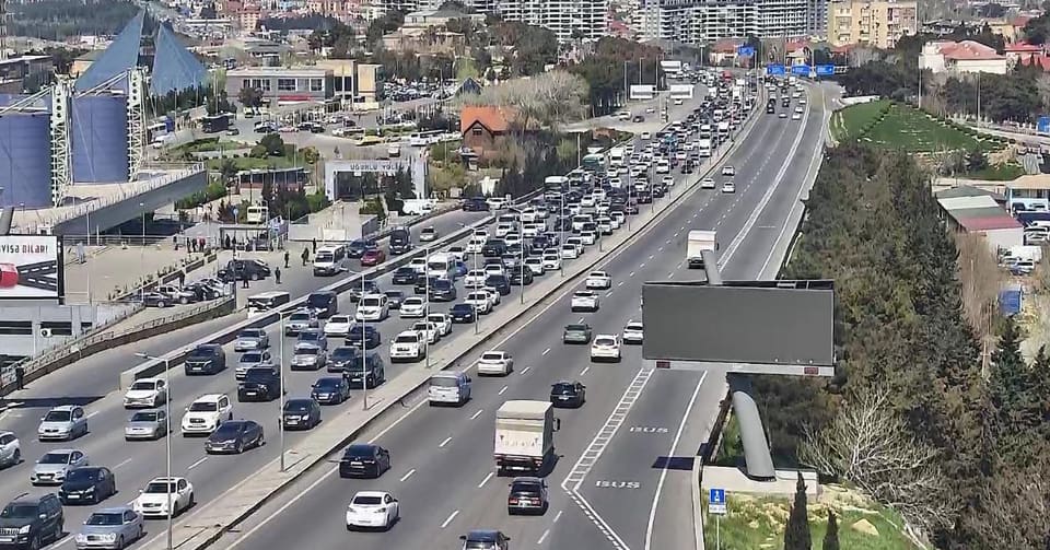 Ziya Bünyadov prospektində təmir aparılır, tıxac yaranıb
