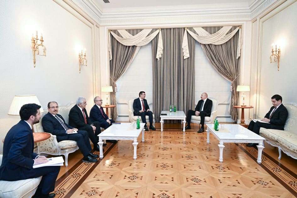  İlham Əliyev Türkiyənin Vitse-prezidentininin başçılıq etdiyi nümayəndə heyətini qəbul edib