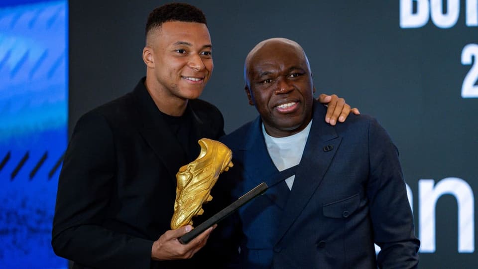 Mbappe: "Atam heç vaxt müqavilələrimə baxmayıb"