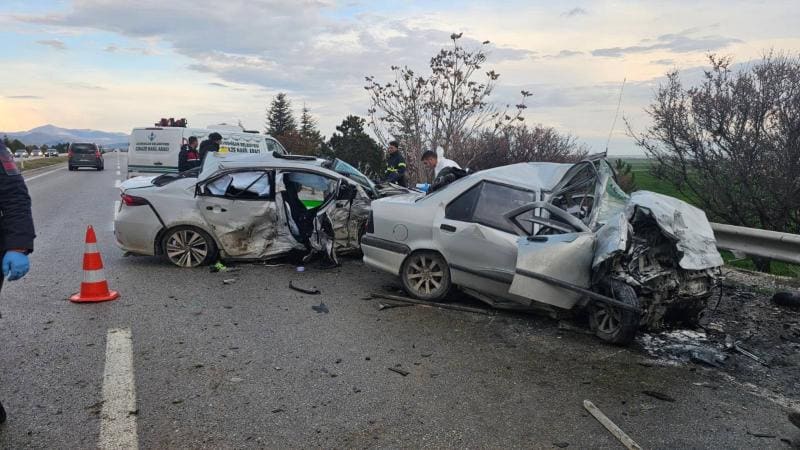 Türkiyədə iki avtomobil toqquşub: 4 nəfər ölüb, 2 nəfər yaralanıb