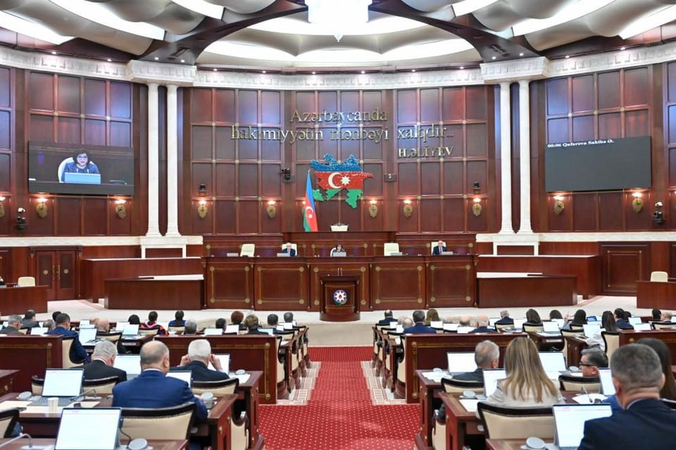 Milli Məclis əməkhaqqında cinsə görə ayrı-seçkiliyin qarşısını alan qanun layihəsini ilk oxunuşda təsdiqləyib