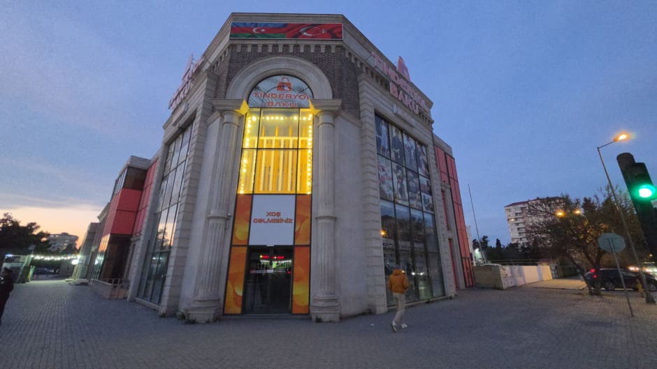 FHN  “Tinderyol Baku” geyim mağazasının fəaliyyətini dayandırıb