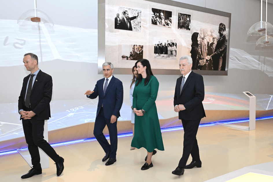 Litvanın Baş naziri İnqa Ruqiniene Heydər Əliyev Mərkəzində olub