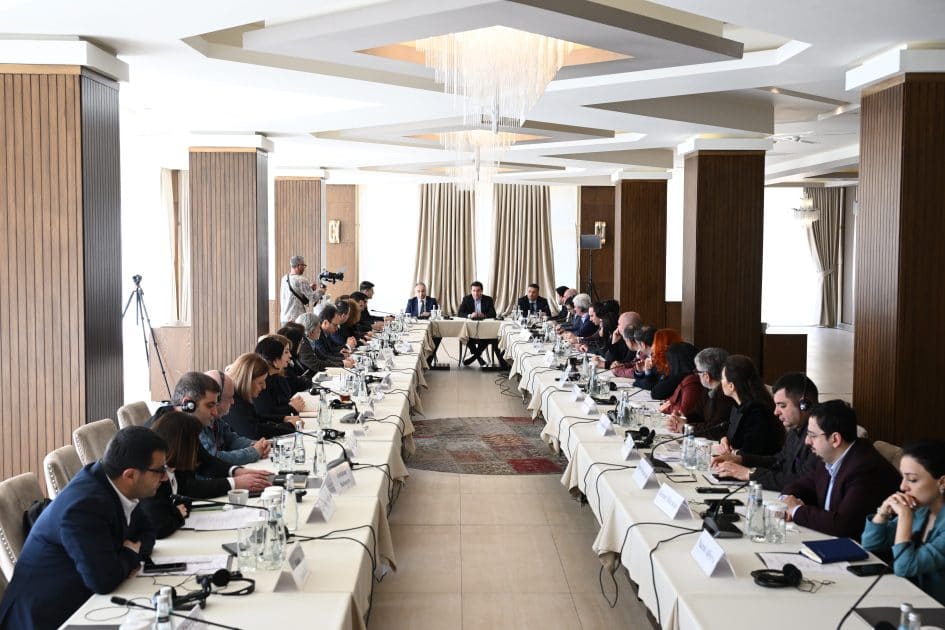 “Sülh Körpüsü” təşəbbüsünün iştirakçıları Qəbələdə  Hikmət Hacıyevlə görüşüblər