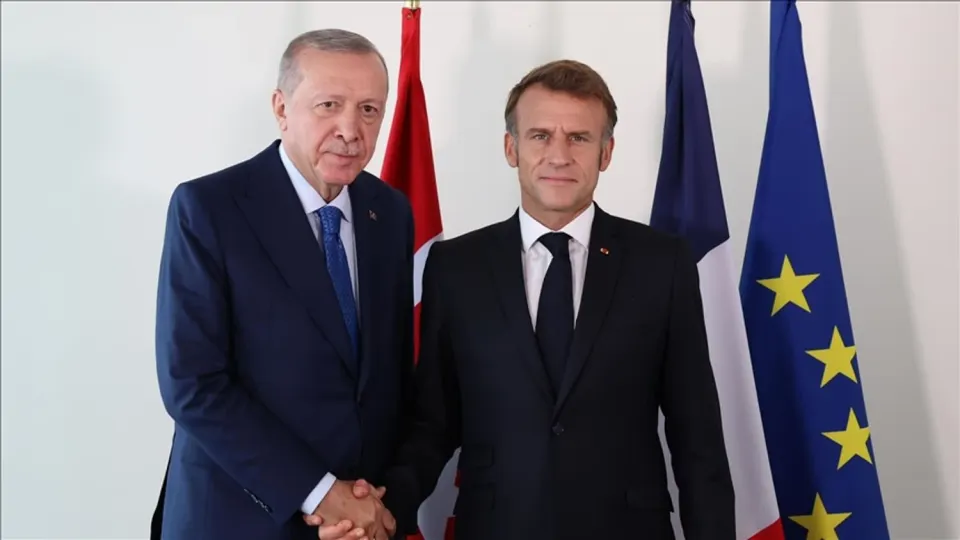Makron Ərdoğanla İranla atəşkəsi müzakirə edib