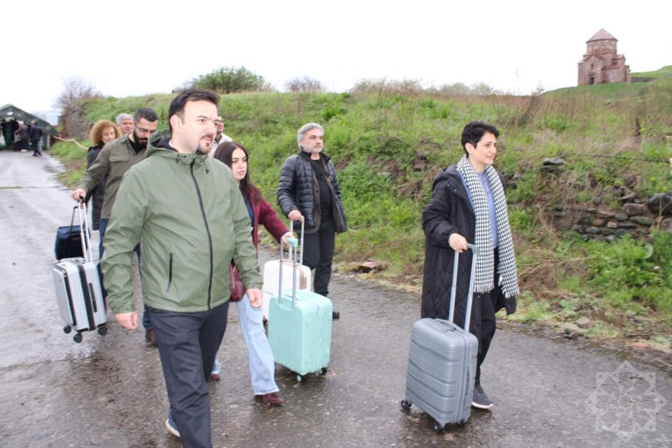 Qəbələdən qayıdan Ermənistan vətəndaş cəmiyyətinin nümayəndələri mətbuat konfransı keçiriblər