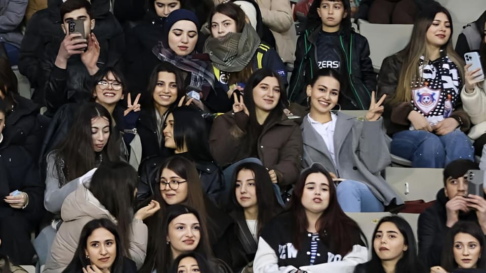 "Qarabağ" xanım azarkeşlərinə jest etdi