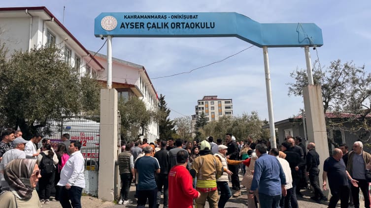Türkiyədə məktəbə silahlı hücumda ölənlərin sayı artıb - YENİLƏNİB 4