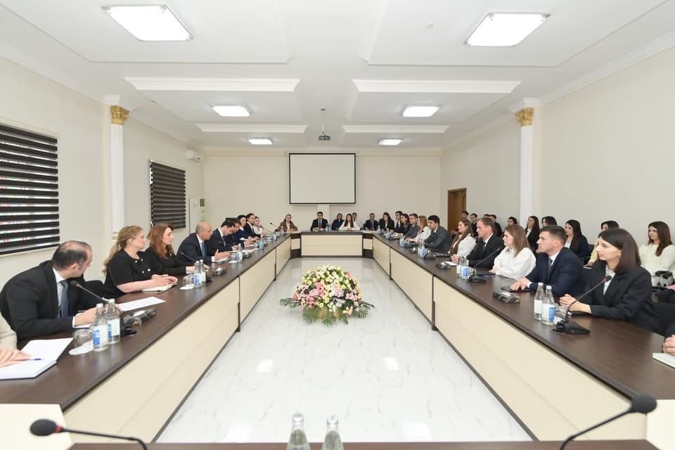 Emin Əmrullayev Quba-Xaçmaz regionu üzrə bir qrup təhsil işçisi ilə görüşlər keçirib