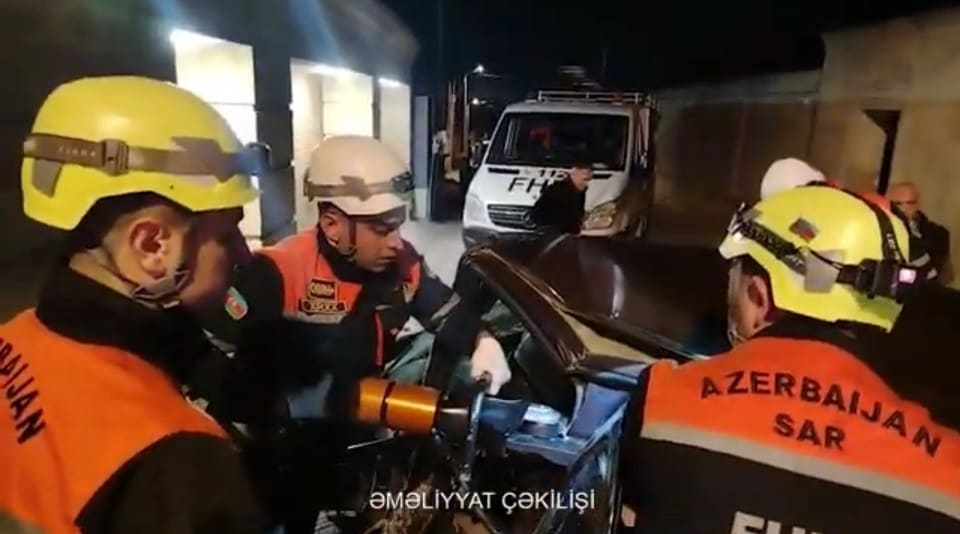 Mehdiabadda avtomobildə sıxılı qalmış 1 nəfər xilas edilib