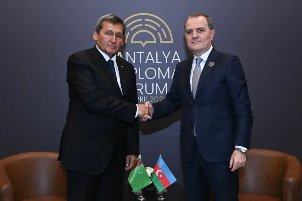 Ceyhun Bayramov türkmənistanlı həmkarı ilə görüşüb