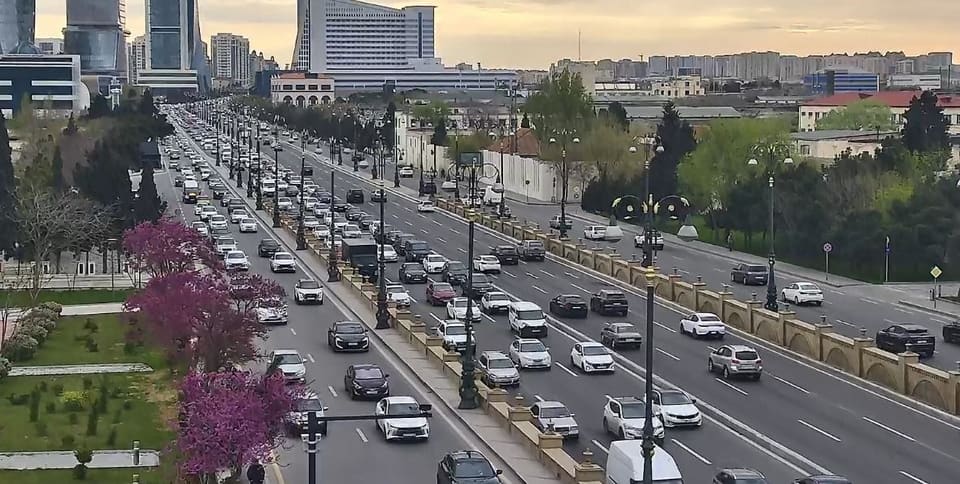 Bakıda hazırda sıxlıq müşahidə olunan yollar açıqlanıb 