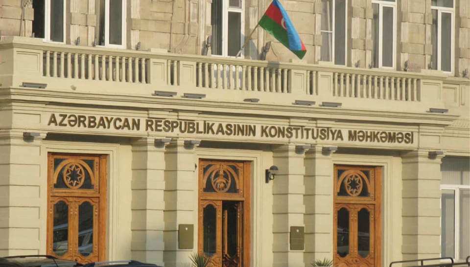 Konstitusiya Məhkəməsinin plenumunda prokurorluğun sorğusu əsasında konstitusiya işinə baxılıb