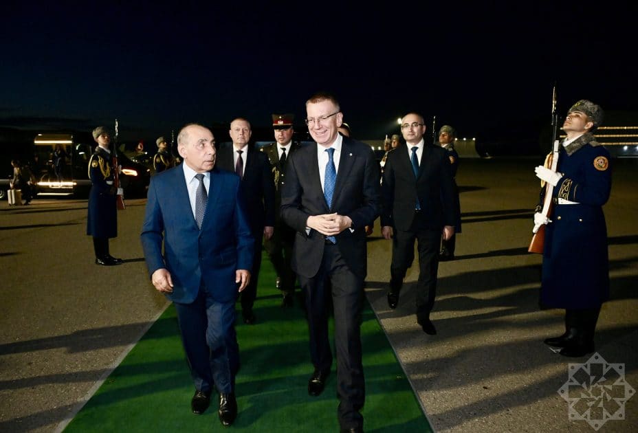 Latviya Prezidenti Azərbaycana rəsmi səfərə gəlib