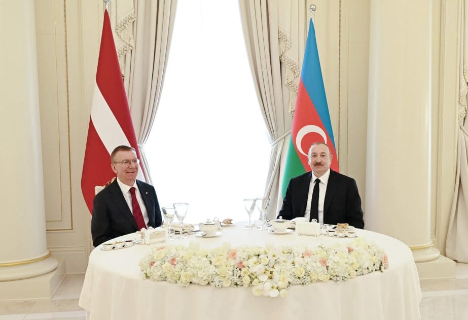 Latviya Prezidentinin şərəfinə rəsmi lanç verilib
