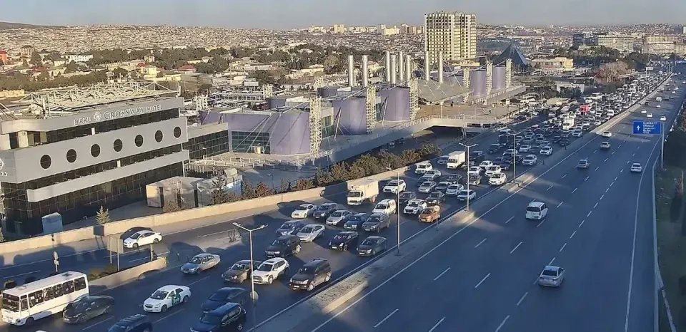 Hazırda Bakıda sıxlıq müşahidə olunan yollar açıqlanıb