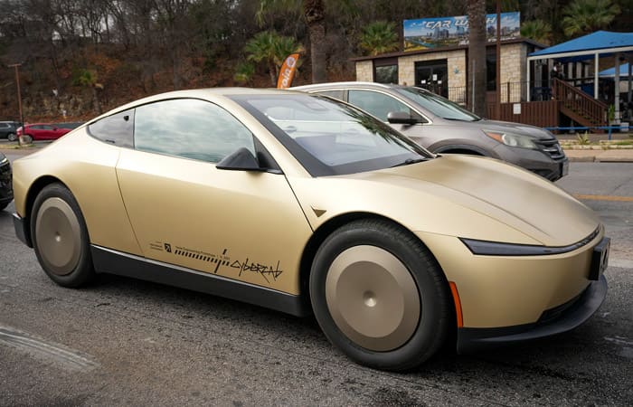 "Tesla" "Cybercab"ın istehsalına başlayıb
