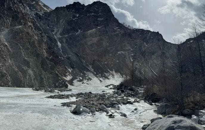 Buryatiya dağlarında iki turistin cəsədi tapılıb
